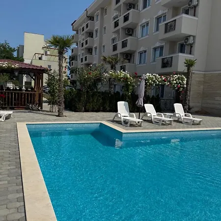 студия магнолия 6, болгария * ساني بيتش